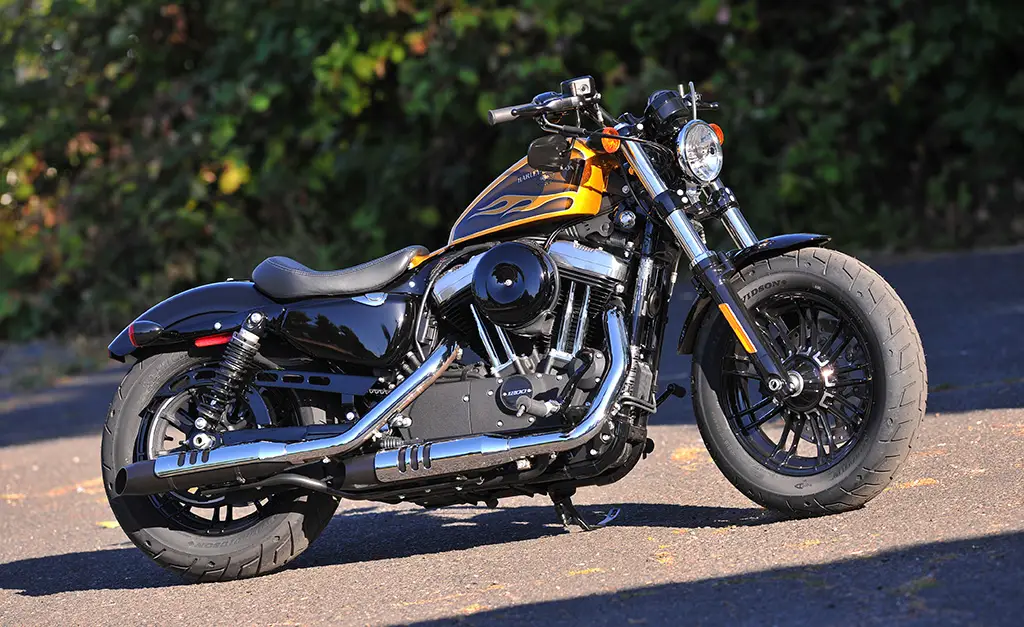 2016 Harley-Davidson Dark Custom Iron 883 Olive Gold