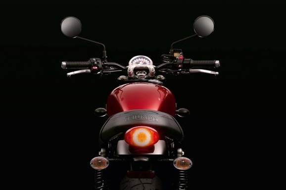 2016 Triumph Street Twin Rear Design